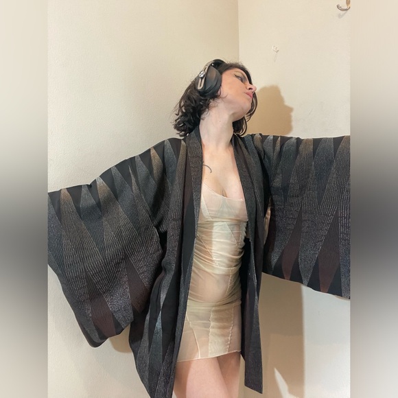 Shimmering wavelengths metallic light frequencies Haori Kimono over coat jacket - Picture 12 of 16